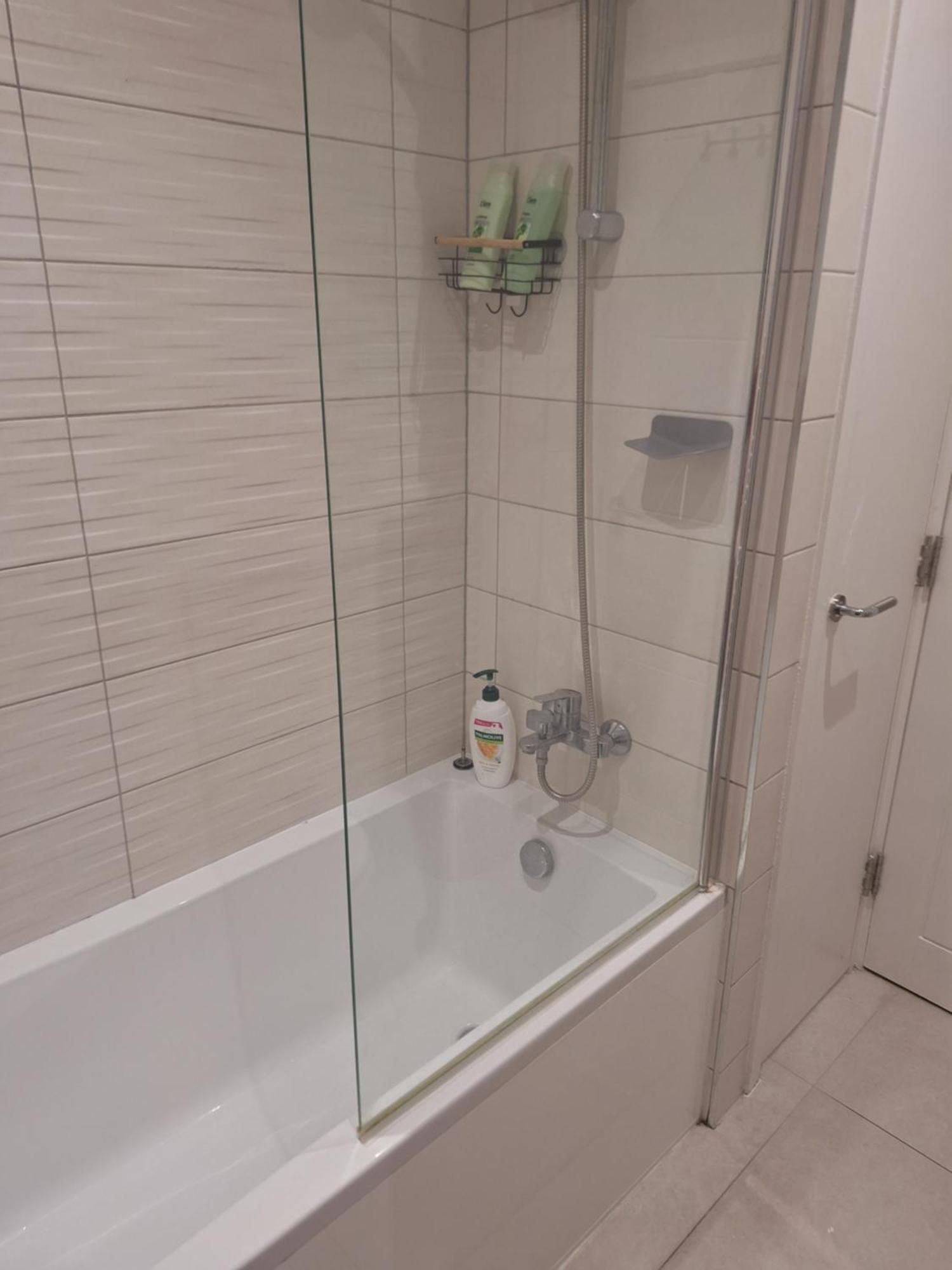Northolt  Budget Single Room Only For One Adult - Shared Flat מראה חיצוני תמונה
